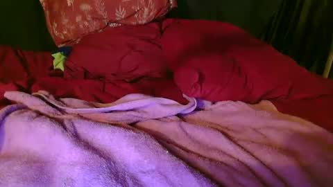 Snapshot of average_girl222 chatting on 19, 9, 2025 raven blue online show from 19, 9, 2025