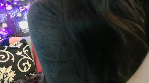 Snapshot of average_girl222 chatting on 20, 11, 2025 raven blue online show from 20, 11, 2025