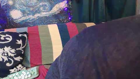 Snapshot of average_girl222 chatting on 28, 11, 2025 raven blue online show from 28, 11, 2025