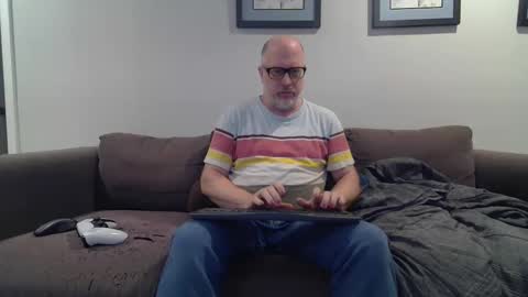 Snapshot of averagegreg chatting on 8, 9, 2025 Greg online show from 8, 9, 2025