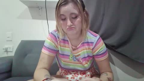 Snapshot of avery_doll21 chatting on 9, 6, 2026 Avery Doll online show from 9, 6, 2026