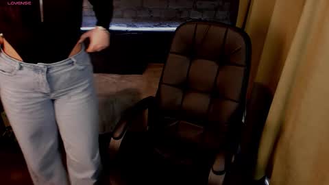 Snapshot of avery_flores chatting on 16, 12, 2025 Avery online show from 16, 12, 2025