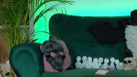 Snapshot of averywillow chatting on 27, 10, 2025 AveryWillow online show from 27, 10, 2025