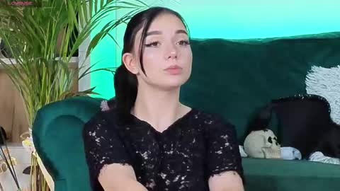 Snapshot of averywillow chatting on 4, 11, 2025 AveryWillow online show from 4, 11, 2025