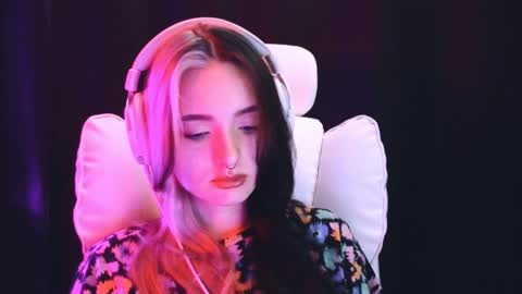 Avriel online show from 6, 2, 2025