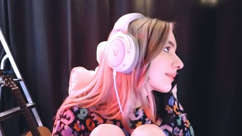 Avriel online show from 6, 2, 2025