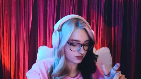 Avriel online show from 14, 2, 2025