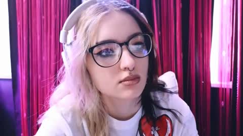 Avriel online show from 23, 2, 2025