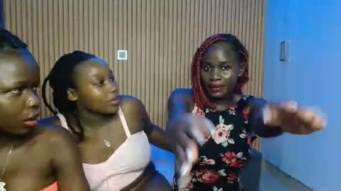 Snapshot of avian_talya chatting on 12, 11, 2025 Avian online show from 12, 11, 2025