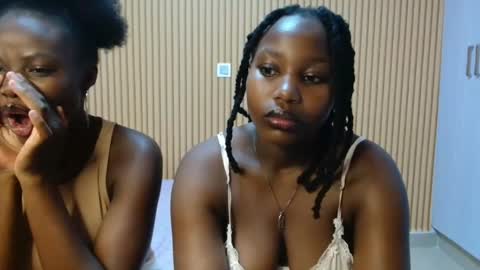 Snapshot of avian_talya chatting on 28, 11, 2025 Avian online show from 28, 11, 2025