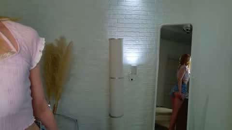 Snapshot of aweryuwu chatting on 29, 10, 2025 aweryuwu online show from 29, 10, 2025