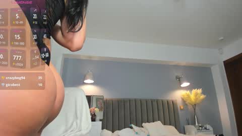 Snapshot of awesome_jolie chatting on 18, 12, 2025 Jolie online show from 18, 12, 2025