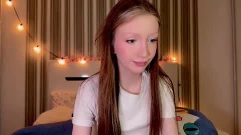 Snapshot of awwrora chatting on 12, 9, 2025 Aurora online show from 12, 9, 2025