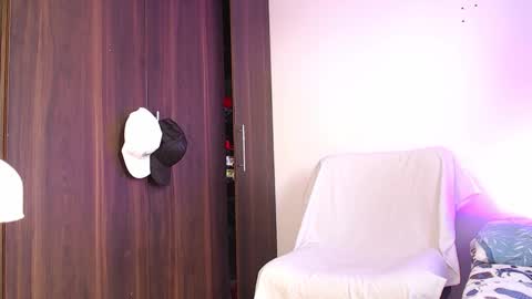 Independiente Model online show from 22, 12, 2025