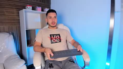 Snapshot of axel_grey_ chatting on 19, 9, 2025 axel_grey_ online show from 19, 9, 2025