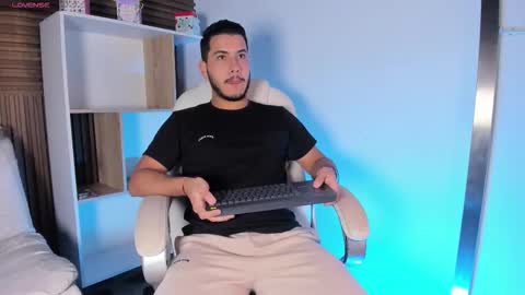 Snapshot of axel_grey_ chatting on 12, 10, 2025 axel_grey_ online show from 12, 10, 2025
