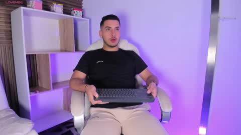 Snapshot of axel_grey_ chatting on 18, 10, 2025 axel_grey_ online show from 18, 10, 2025