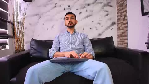 Snapshot of axel_moon_s chatting on 3, 11, 2025 Axel Moon online show from 3, 11, 2025