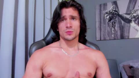 Snapshot of axel_owen chatting on 8, 1, 2025 Axel online show from 8, 1, 2025