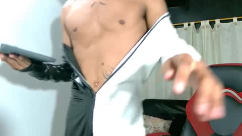 Snapshot of axel_thin chatting on 14, 4, 2026 axel_thin online show from 14, 4, 2026