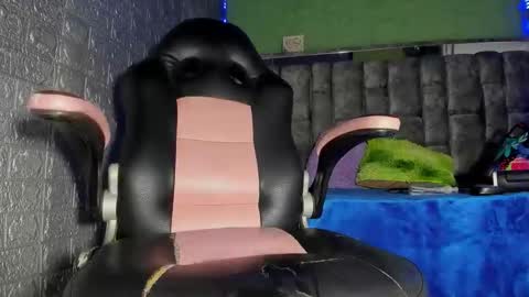 Axell Cross2 online show from 13, 2, 2026