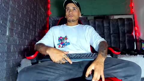 Axell Cross2 online show from 9, 4, 2026