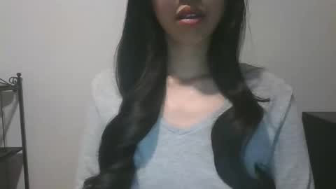 Snapshot of axuepetitt chatting on 14, 12, 2024 axue online show from 14, 12, 2024