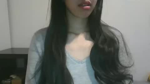 Snapshot of axuepetitt chatting on 30, 12, 2024 axue online show from 30, 12, 2024