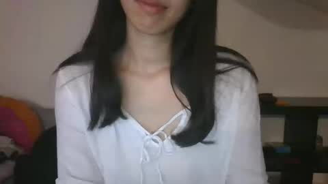 Snapshot of axuepetitt chatting on 3, 10, 2025 axue online show from 3, 10, 2025