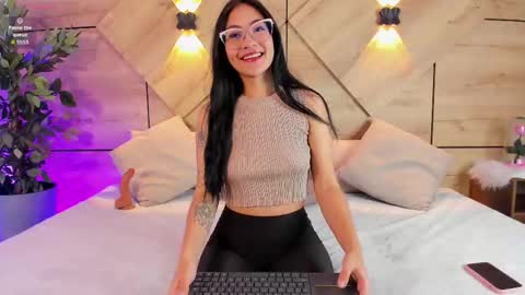 Snapshot of aylin_rousse chatting on 1, 10, 2025 ayllin online show from 1, 10, 2025