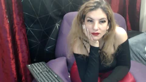 Dominatrix Queen online show from 6, 3, 2025