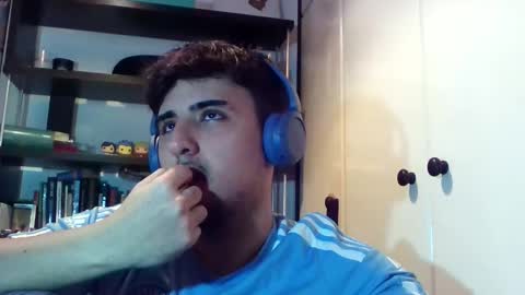 Snapshot of aymimadrdelbich0 chatting on 1, 3, 2025 ApoloArt online show from 1, 3, 2025