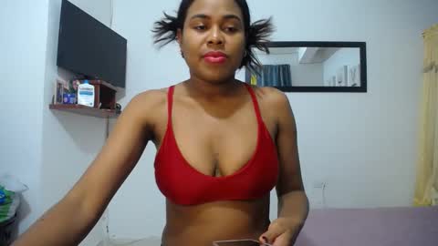 Snapshot of aynaraross1 chatting on 2, 2, 2025 aynaraross1 online show from 2, 2, 2025