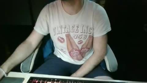 Snapshot of azdert2100 chatting on 13, 4, 2026 azdert online show from 13, 4, 2026