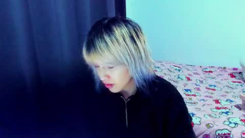 Snapshot of azu_moure chatting on 7, 8, 2026 Azu Moure online show from 7, 8, 2026