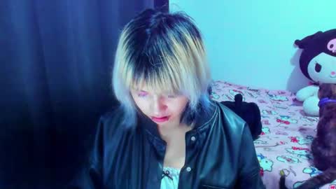 Snapshot of azu_moure chatting on 9, 8, 2026 Azu Moure online show from 9, 8, 2026