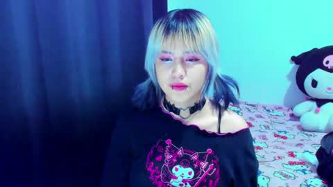 Snapshot of azu_moure chatting on 9, 8, 2026 Azu Moure online show from 9, 8, 2026