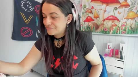 Azucena R online show from 11, 11, 2025