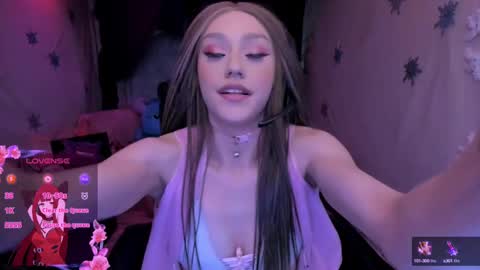 Snapshot of azul_prim chatting on 8, 3, 2025 online show from 8, 3, 2025