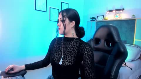 Azurra  online show from 5, 1, 2026