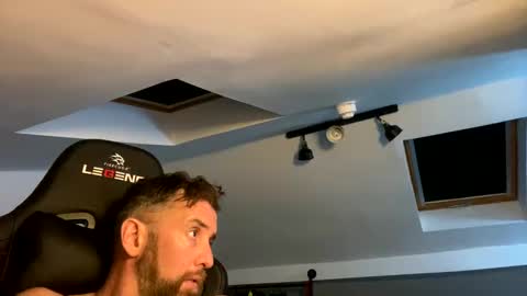 b4dafall44 online show from 17, 1, 2025