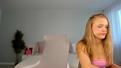Snapshot of bab_boom chatting on 18, 10, 2025 Monica online show from 18, 10, 2025