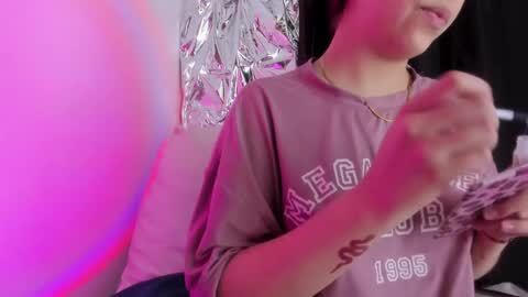 Queen B online show from 3, 10, 2025