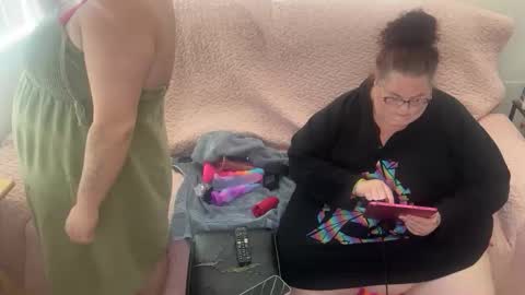 Snapshot of babesbubbles chatting on 28, 5, 2026 Carly online show from 28, 5, 2026