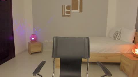 itzell  online show from 18, 12, 2024