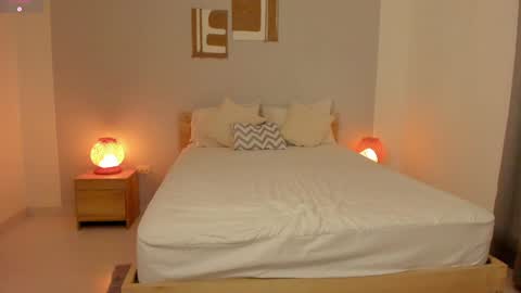 itzell  online show from 6, 1, 2025