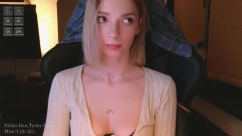 Snapshot of baby_gopn1k chatting on 19, 12, 2025 baby gopn1k online show from 19, 12, 2025