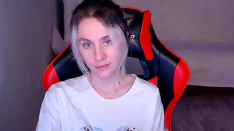 baby_kitte online show from 13, 12, 2024