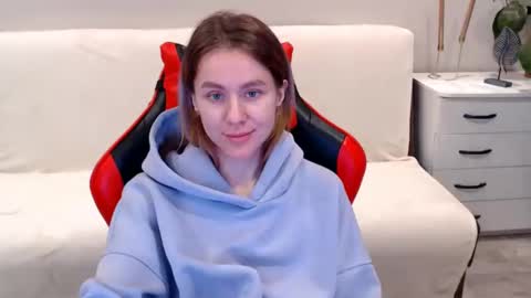 baby_kitte online show from 13, 1, 2025