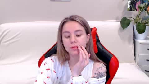 baby_kitte online show from 19, 2, 2025